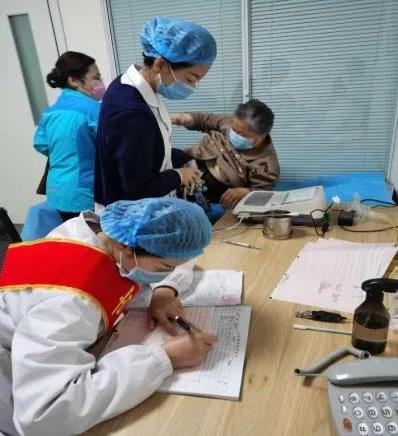 古城台社区卫生服务中心 关爱社区老年人，免费体检暖民心