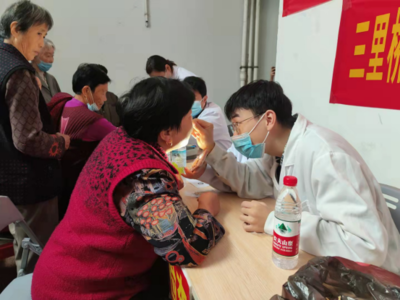 九九重阳节，浓浓敬老情——金安区彩虹社会工作服务中心联合三里桥街道开展助老服务日暨老年人体检平台启动活动