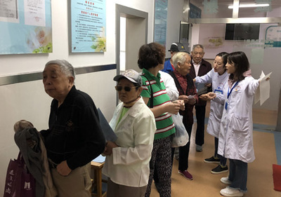 沪东街道 关爱社区老党员，健康体检暖人心